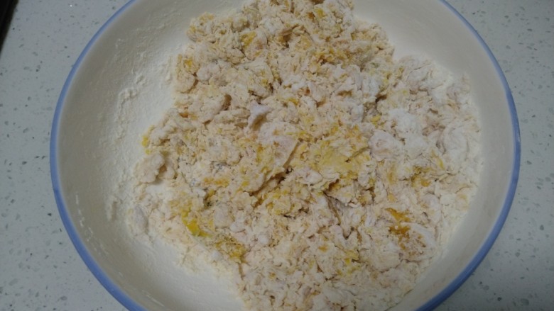 南瓜小油条,搅拌均匀