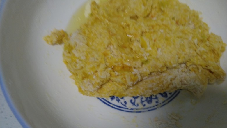 南瓜小油条,活成面团,加入熟大豆油