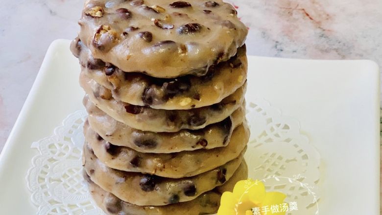 红豆年糕,这款年糕里面的红豆是自制的没有糖,如果小伙伴们买的蜜红豆,配方中糖的量应该适量减少。