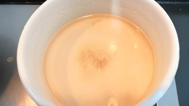 芙蓉鲜蔬汤,上锅,加入水800克