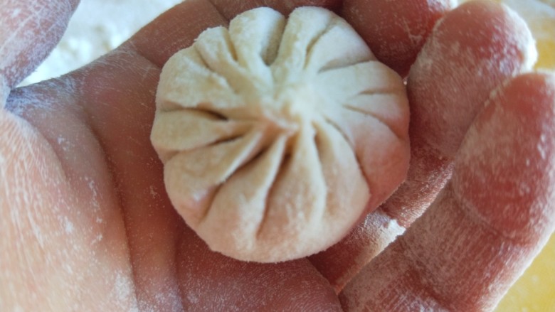 灌汤小笼包,包成包子,想看我包子的视频可以私信我。