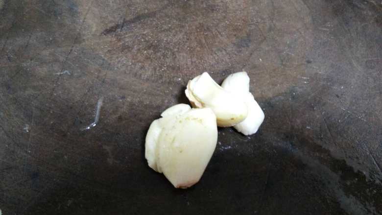 可乐鸡翅,蒜瓣拍扁
