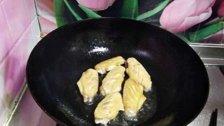 可乐鸡翅,小火煎至两面金黄