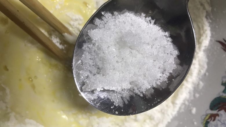 酸奶蛋糕,一勺<a style='color:red;display:inline-block;' href='/shicai/ 3729'>白糖</a>