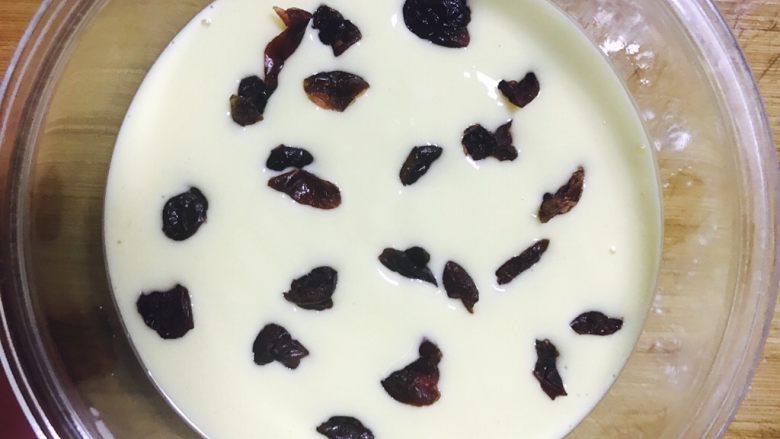 酸奶蛋糕,撒入面糊中