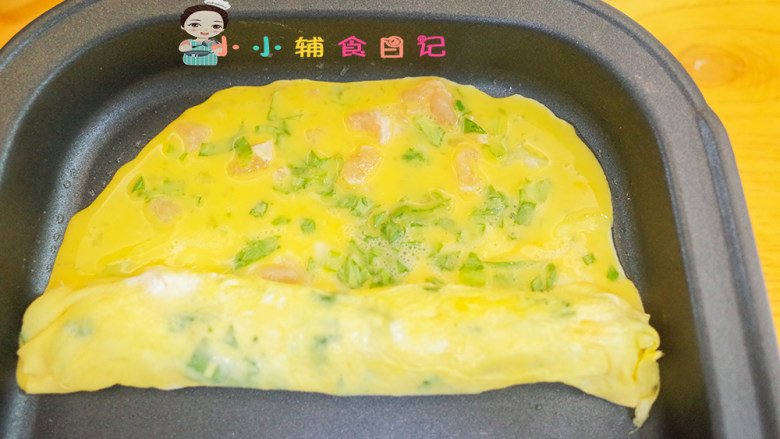 12个月以上辅食小黄人厚蛋烧,半凝固就马上卷,千万不要凝固了卷,不然就不是“厚”蛋烧了