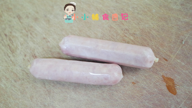 12个月以上辅食章鱼香肠,准备两根香肠,我是冷冻的先解冻