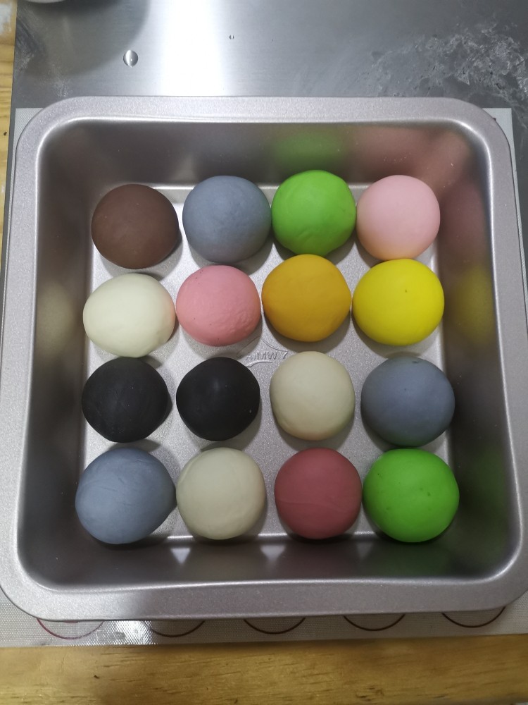 迪士尼挤挤小馒头,摆盘,密封保存,防止表皮干裂