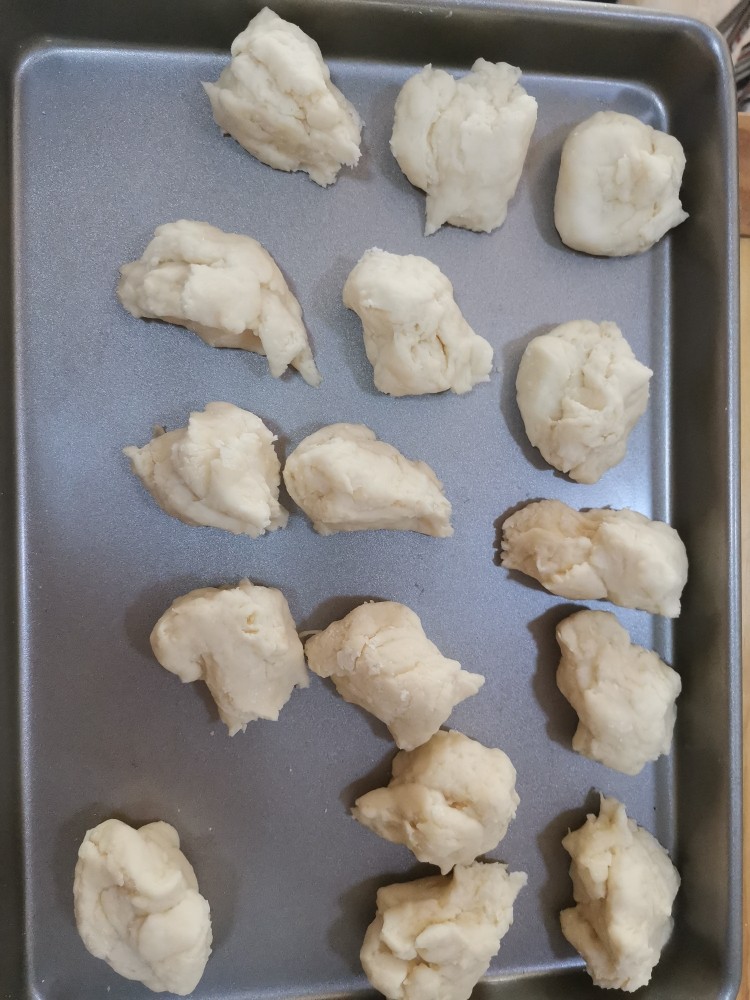 迪士尼挤挤小馒头,分出所用颜色的块数,每块大约33克,白色多预留出一些
