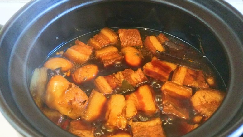家常卤肉饭,不用收汁,卤到肉烂最好吃。