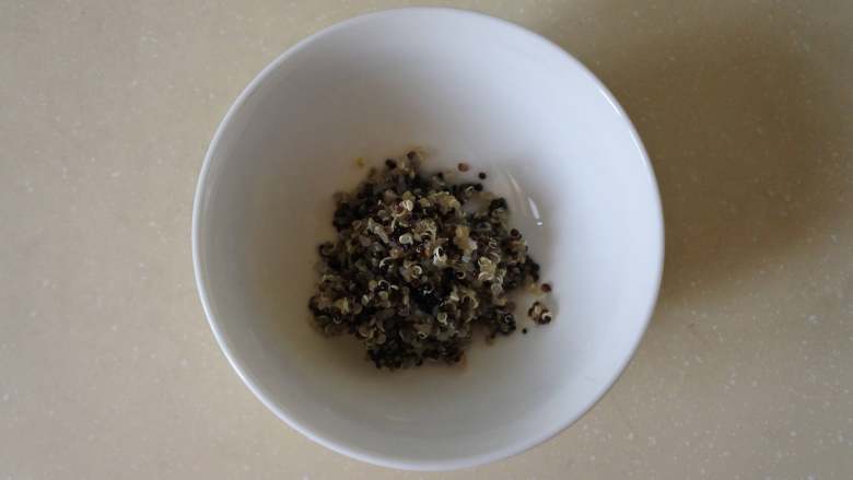 BBQ烧烤鸡腿扒套餐,用凉水冲一下,备用