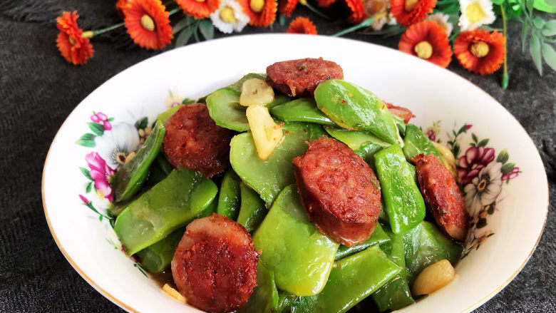 爆炒豆角,爆炒豆角风味独特，非常完美的下饭菜~