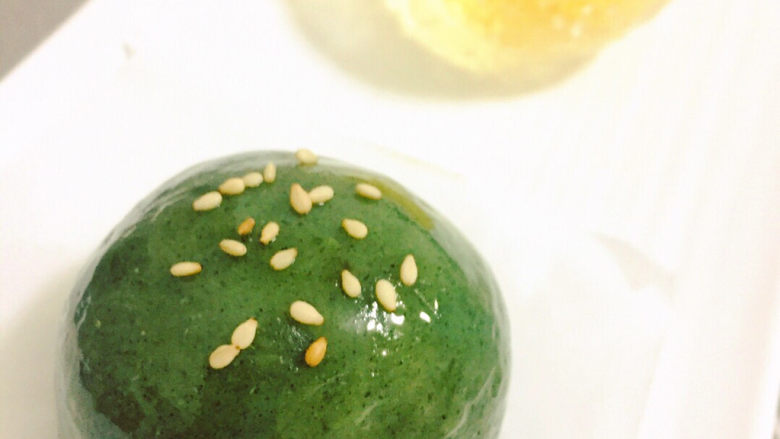 青团,装盘准备食用