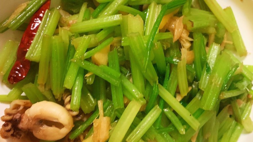 墨鱼仔炒芹菜