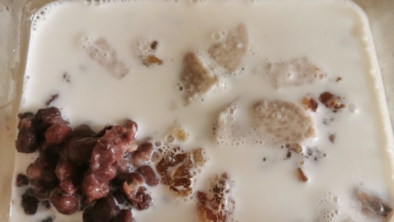 自制三色芋圆(健康粗粮),可以加进各种各样自己喜欢的甜品配搭,也可以放入咸味的杂菜汤羹里。