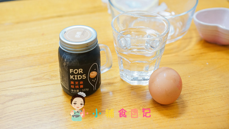 8个月以上芝麻酱炖蛋,准备好材料备用，<a style='color:red;display:inline-block;' href='/shicai/ 9'>鸡蛋</a>的大小没有关系，<a style='color:red;display:inline-block;' href='/shicai/ 9'>鸡蛋</a>小的话<a style='color:red;display:inline-block;' href='/shicai/ 156925'>水</a>量也要减少，我的比例是<a style='color:red;display:inline-block;' href='/shicai/ 9'>鸡蛋</a>液：<a style='color:red;display:inline-block;' href='/shicai/ 156925'>水</a> 1:2
