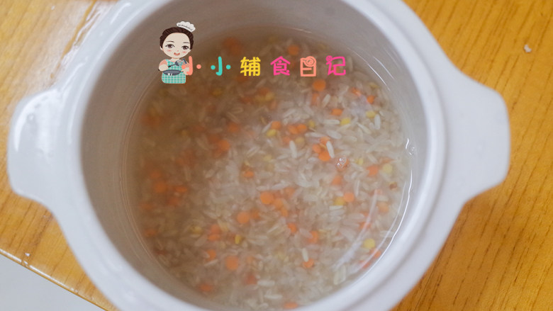 10个月以上三文鱼软烂饭,加入两倍的水就可以做软烂饭了,30g米60g水