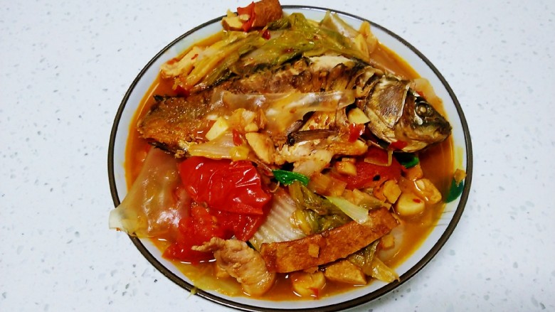 猪肉、白菜炖鲫鱼