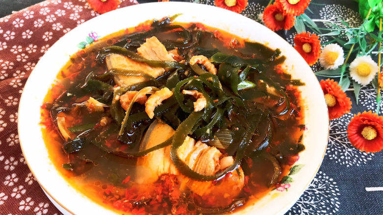 韩国海带汤,韩国海带汤营养丰富,汤鲜味美,风味独特~