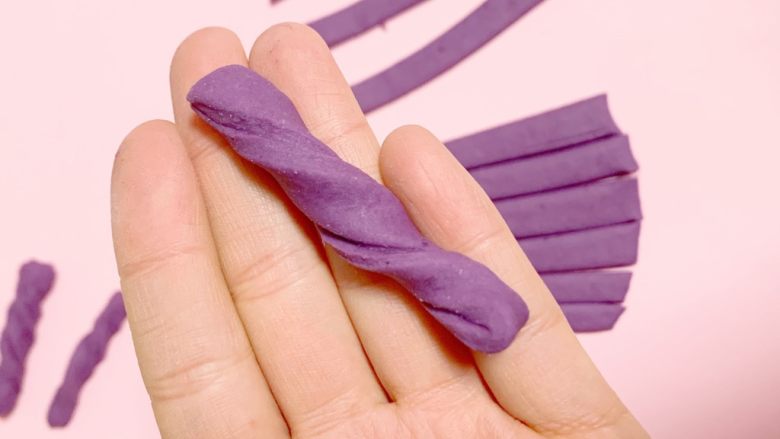 三色磨牙棒(南瓜、红薯、紫薯),拧成麻花