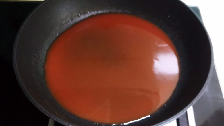冬至美食 茄汁三味猫爪汤圆,加入温水调匀