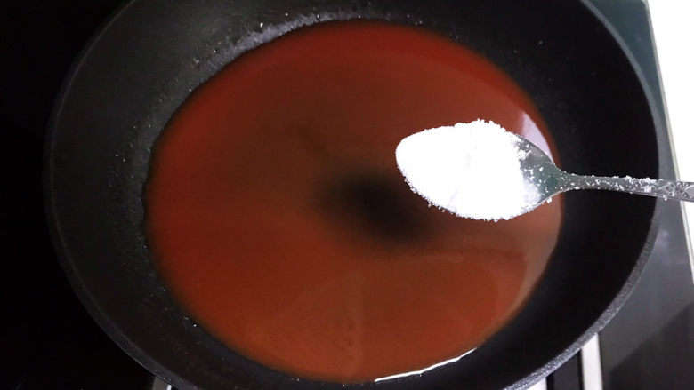 冬至美食 茄汁三味猫爪汤圆,加入白砂糖