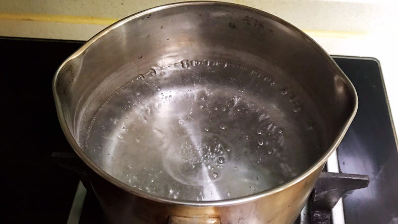 冬至美食 茄汁三味猫爪汤圆,煮锅加入冷水