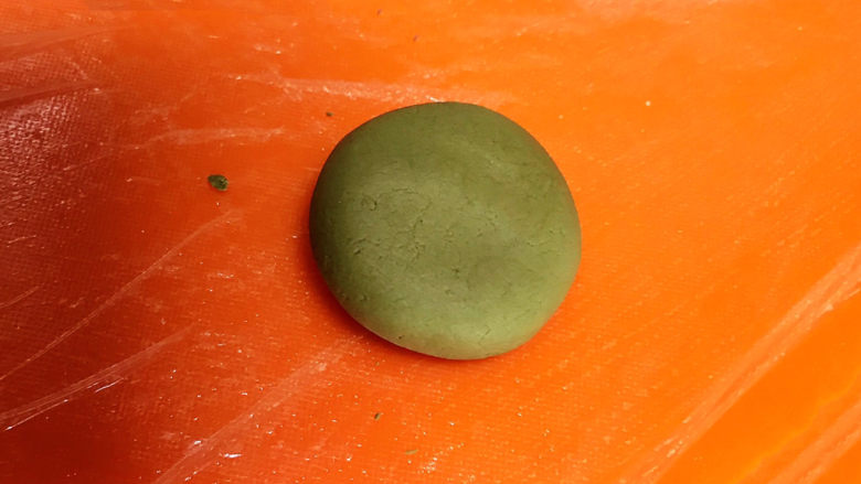 冬至美食 茄汁三味猫爪汤圆,包起来捏紧收口后压扁