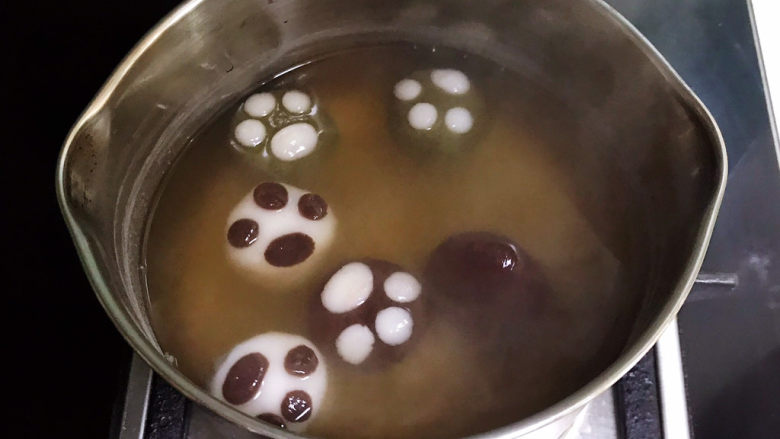 冬至美食 茄汁三味猫爪汤圆,煮至汤圆漂浮上来就熟了