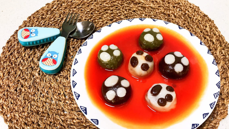 冬至美食 茄汁三味猫爪汤圆,萌萌哒茄汁三味猫爪汤圆就可以吃了,这道汤圆软糯香甜,三种口味,萌萌哒非常可爱,高颜值爆表,专治宝宝不爱吃饭~