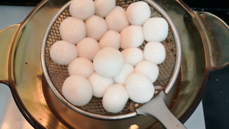 冬至美食 豆沙汤圆,丸子浮出水面后,捞出