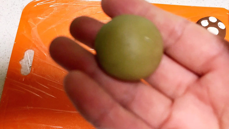 冬至美食 茄汁三味猫爪汤圆,再取一个抹茶面团