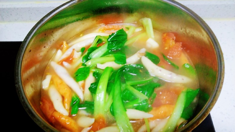 冬至美食+三种口味的面鱼汤,煮30秒,放入盐