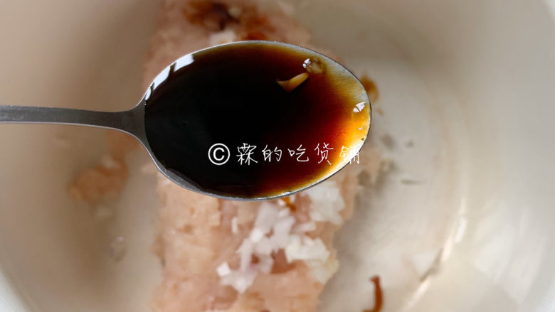 冬至美食 鸡肉洋葱圈,<a style='color:red;display:inline-block;' href='/shicai/ 788'>生抽</a>。