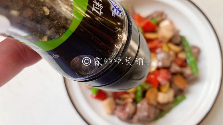 冬至美食 嫩牛五方,喜欢的话,可以再略撒一些黑胡椒粉。