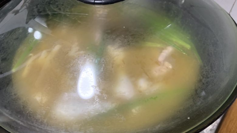 冬至美食—柠檬鸡爪,鸡爪冷水下锅