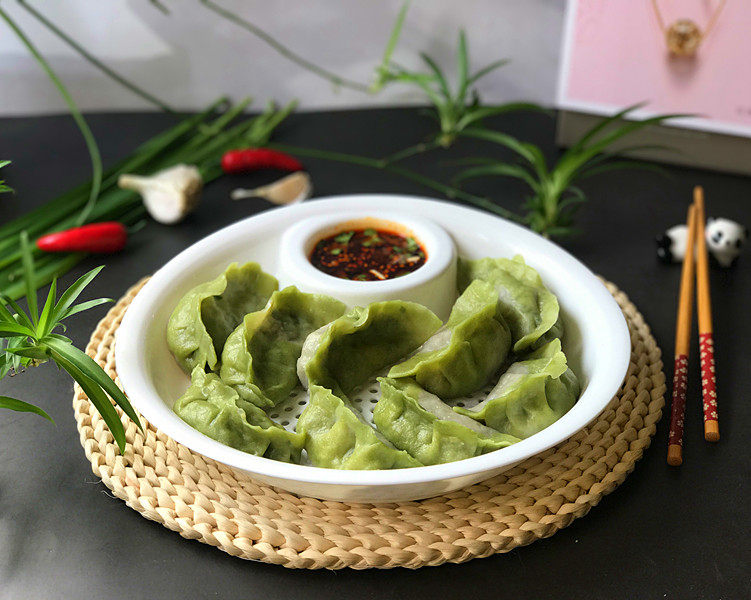 冬至美食 韭菜鸡蛋粉条双色水饺