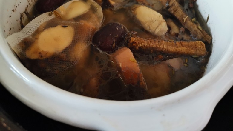 冬至美食~当归生姜羊肉汤,羊肉汤炖好啦