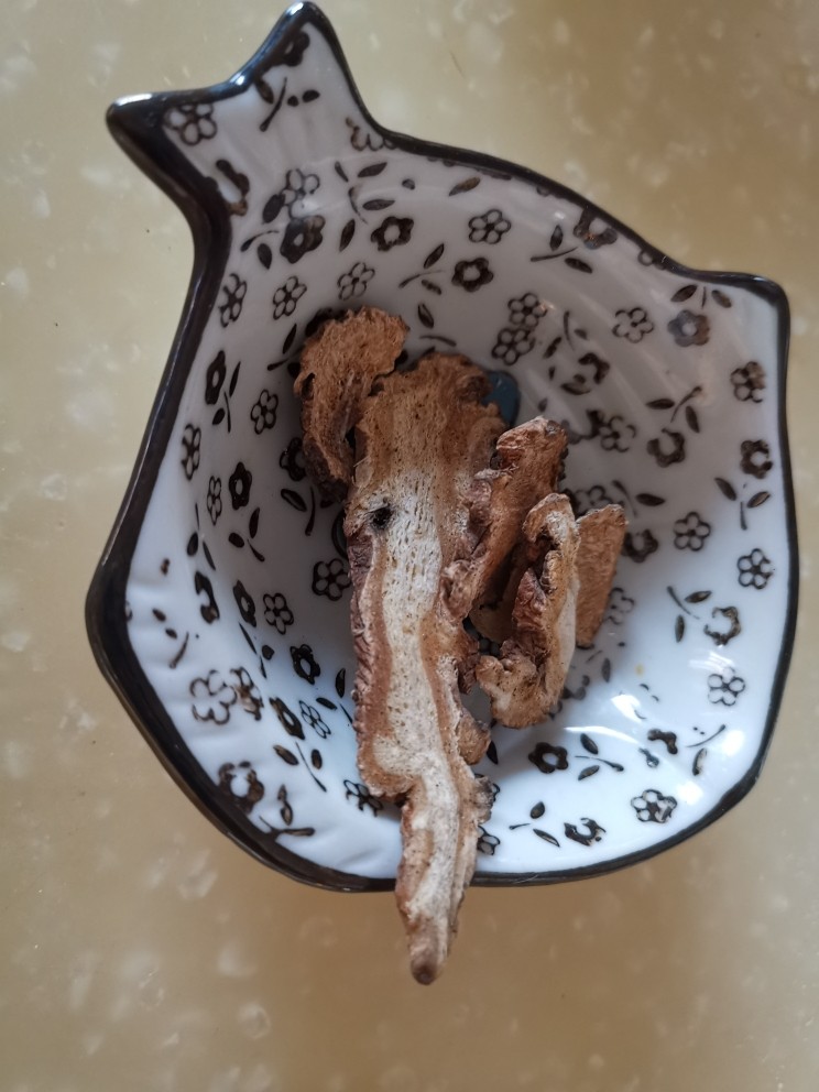 冬至美食~黄芪党参芡实牛骨汤,当归入肝补血化瘀