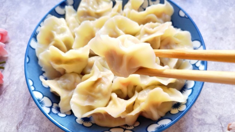 冬至美食 鸡蛋萝卜素馅饺子,开吃开吃啦!