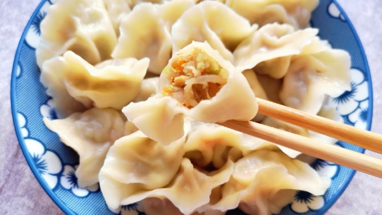冬至美食 鸡蛋萝卜素馅饺子,好吃的不要不要的。