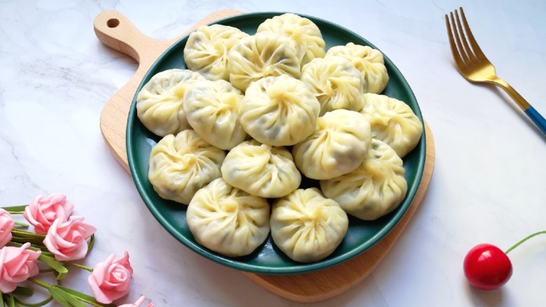 冬至美食  饺子皮小笼包