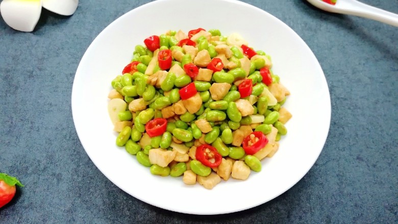 冬至美食  毛豆炒鸡丁,宝贝说她要拿这道菜当主食吃。