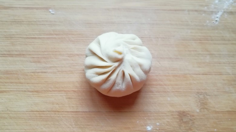 冬至美食 南瓜馅包子,包成自己喜欢的形状。