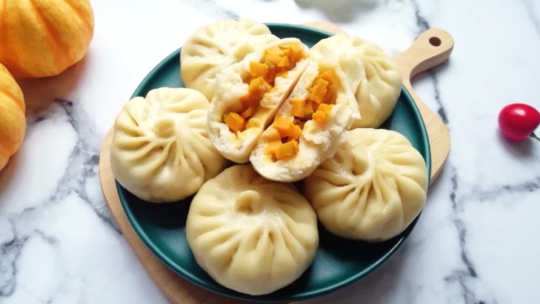 冬至美食 南瓜馅包子,赶紧趁热吃一个。