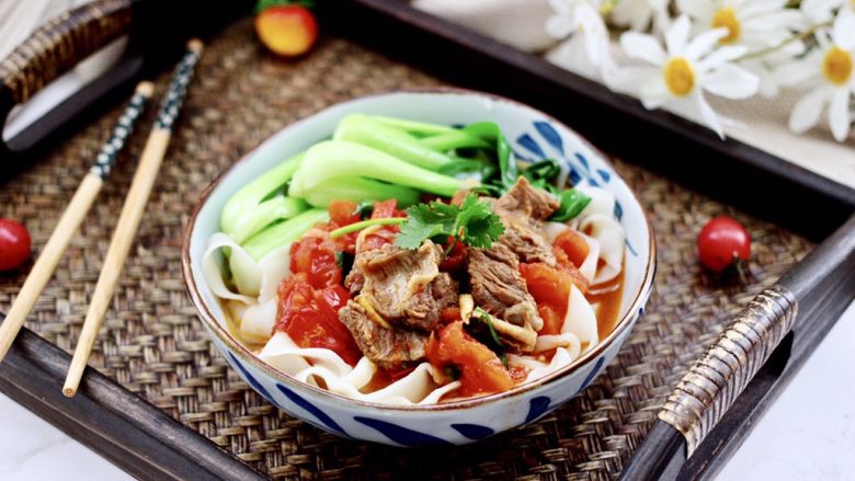 冬至美食~番茄青菜牛肉面,成品一