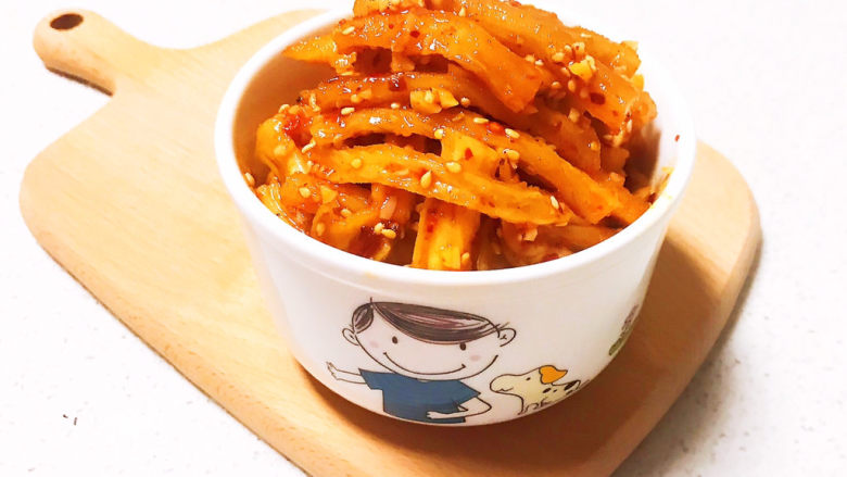 酸辣萝卜条,酸辣萝卜条是一道开胃小菜,酸辣适宜,口感超棒,非常完美的粥伴侣~