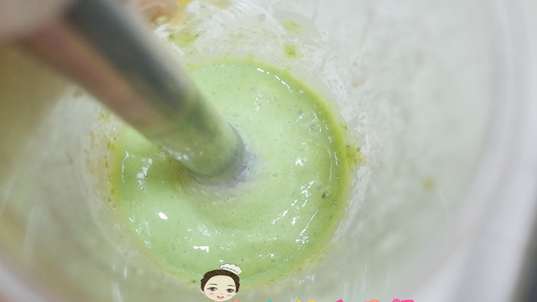 8个月以上谷物米青菜饼,用料理棒全部打成泥,是很浓稠的状态