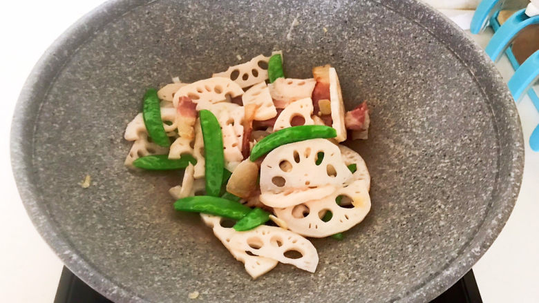莲藕炒肉片,翻炒均匀即可,莲藕炒肉片做好了