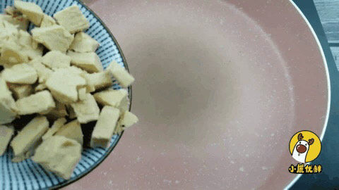 杂蔬鹅肝小饭团12个月宝贝生鲜【小鹿优鲜】, 锅内不放油,炒熟鹅肝,捞出备用。